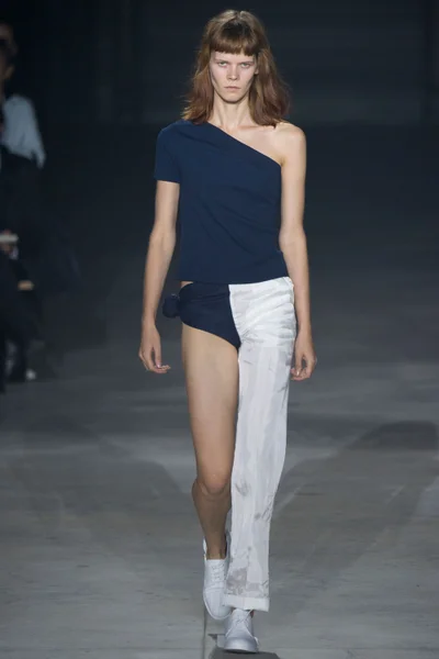 Look 25